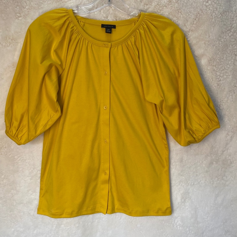 Ann Taylor Short Sleeve Button Front Blouse in Yellow - Size XXS (NWT)